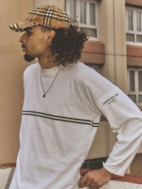 NFC Chip-Embedded Vintage Clothing Image 8