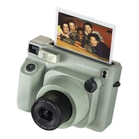 Wide-Angle Instant Cameras Image 4