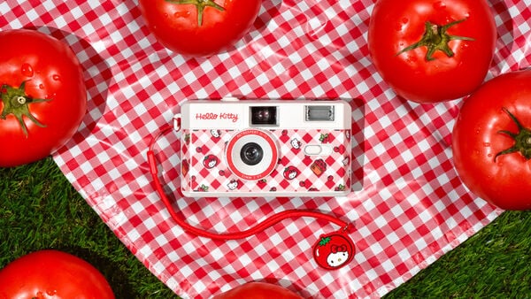 Tomato-Red Retro Cameras