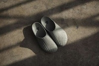 Woven-Detailed Minimal Clog Designs Image 1