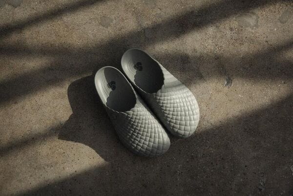 Woven-Detailed Minimal Clog Designs