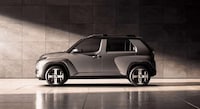 Quick-Charge Electric CUVs Image 2
