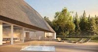 Curvaceous Privacy Wall Homes Image 3