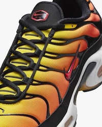 Sunset-Centric Sneaker Colorways Image 4