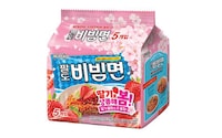 Strawberry-Flavored Instant Noodles Image 2