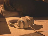 Expertly Engineered Audiophile Headphones Image 2