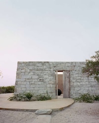 Cloister-Style Sculptural Galleries Image 3