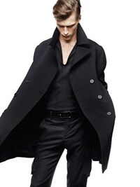 Classic Noir Fashion Image 3