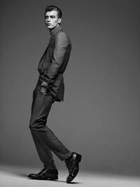 Classic Noir Fashion Image 6