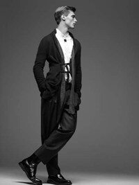 Classic Noir Fashion Image 7