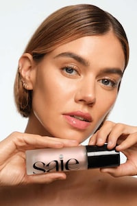 Ros&eacute;-Hued Skin Tints Image 3