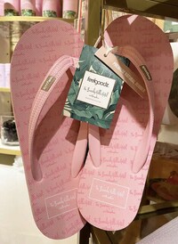 Hotel-Approved Sustainable Flip Flops Image 1
