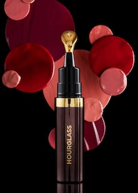 Anti-Aging Lip Oils Image 2