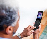 Advanced Lifestyle-Focused Flip Phones Image 3