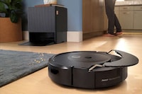 Automatic Maintenance Robot Vacuums Image 1