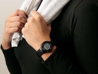 Featherlight Feminine Sports Watches Image 4