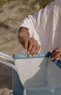 Convenience-Focused Upcycled Tote Designs Image 1