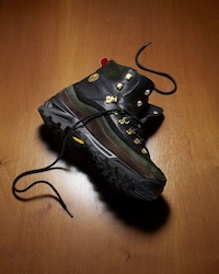 Dynamic Vibrant Hiking Shoes Image 2