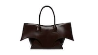 Avant-Garde Handbag Designs Image 1