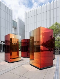 Artfully Rotating Glass Pillars Image 2