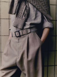 Minimally Elegant Fall-Ready Fashion Image 2