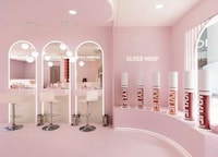 Soft-Pink Cosmetics Pop-Up Stores Image 1