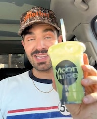 Singer-Inspired Green Shakes Image 2