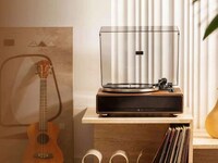 Speaker-Integrated Vinyl Players Image 1