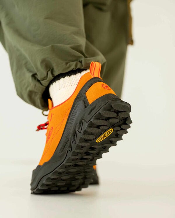 Vibrant Outdoor Adventurous Sneakers Image 2