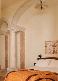 17th-Century Converted Hotels Image 2