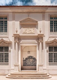 17th-Century Converted Hotels Image 4
