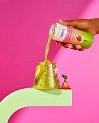 Summery Canned Matcha Lattes Image 1