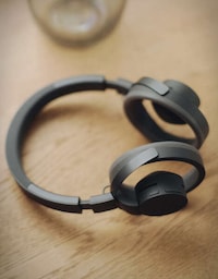 Skeletal Open-Style Earphones Image 5