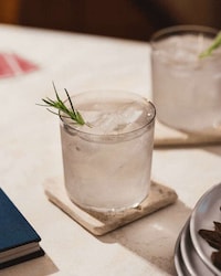 Minimalist Monochromatic Glasses Image 8