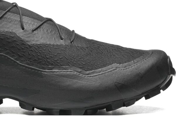 Hi-Tech Trail Stealthy Sneakers Image 2