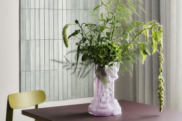 Dynamic Colorful Glass Designs Image 2
