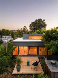 Daylight-Filled Treetop Residences Image 3