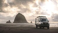 Power-Lift Bed Camping Vans Image 3