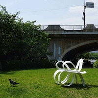 Curved Line-Formed Functional Chairs