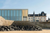 Slim Concrete-Framed Museums