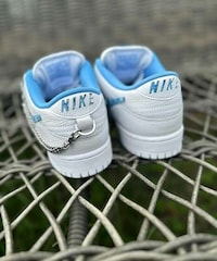 Preppy Minimal Skate Sneakers Image 1
