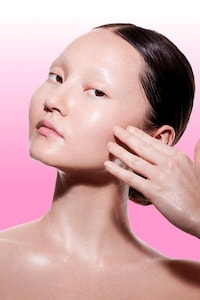 Makeup-Melting Cleansing Solutions Image 3