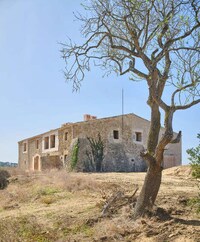 Stone Ruin-Transformed Spanish Homes Image 3