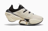 Hyper-Futuristic Running Shoes Image 4