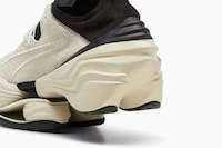 Hyper-Futuristic Running Shoes Image 5