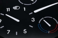 Hyper-Minimalist Timepiece Models Image 3