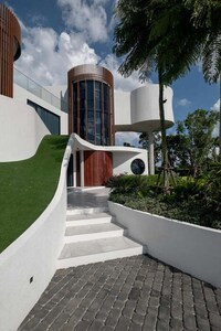 Futuristic Curved Islandic Homes Image 1