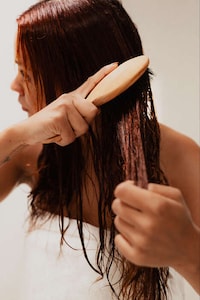 Dry Shampoo-Replacing Hairbrushes