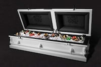 Coffin-Shaped Beverage Containers Image 2
