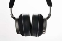 Noise-Cancelling Dynamic Headphones Image 2